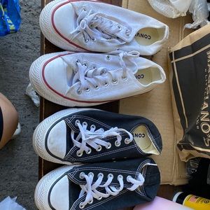 USED Chuck Taylor Low Classic BLK and White size Mens size 4.5/ Women’s 6.5